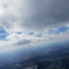 Flugwegposition um 12:31:44: Aufgenommen in der Nähe von Deggendorf, Deutschland in 2117 Meter